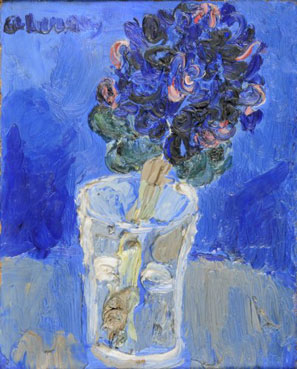 Vase aux fleurs sur fond bleu